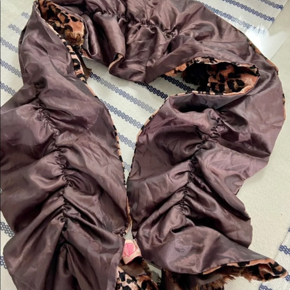 LEOPARD PRINT SCARF - Picture 7 of 10